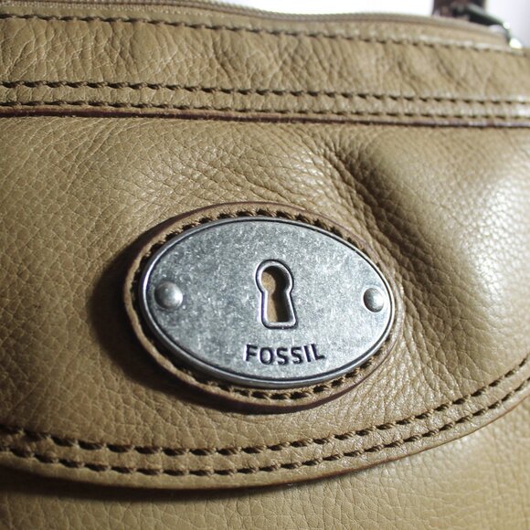 Fossil Tan Pebbled Leather Crossbody Bag - Picture 8 of 8